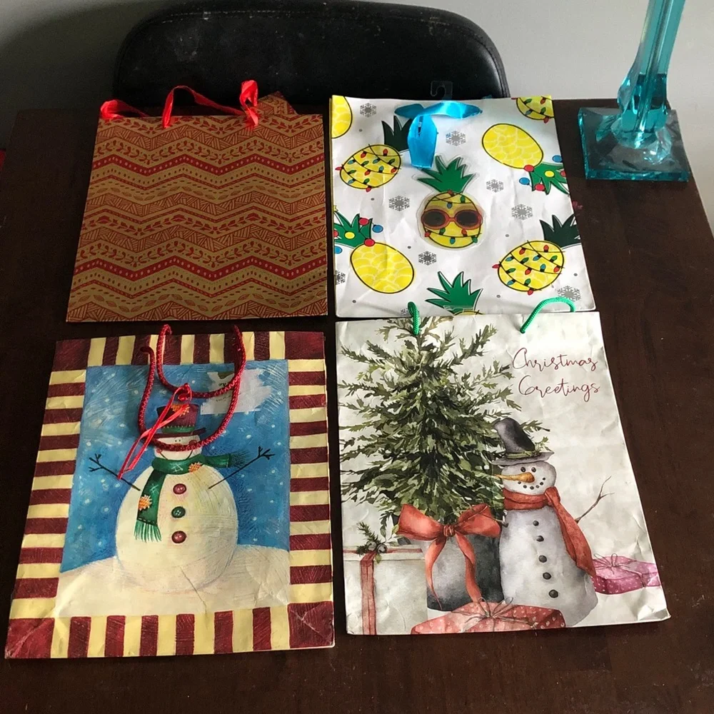 ❤️ Assorted Festive Gift Bag Set